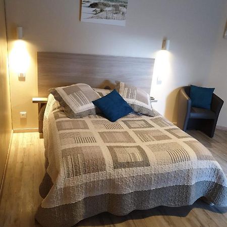 Au Petit Bonheur Bed and Breakfast Saint-Martin-du-Frene Buitenkant foto