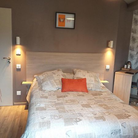 Au Petit Bonheur Bed and Breakfast Saint-Martin-du-Frene Buitenkant foto