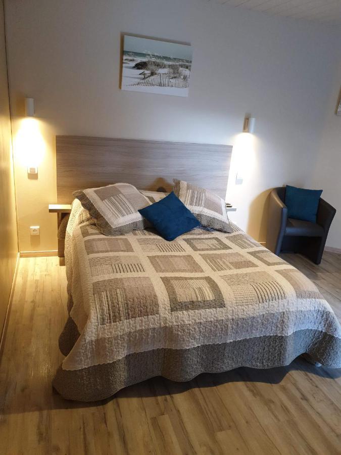 Au Petit Bonheur Bed and Breakfast Saint-Martin-du-Frene Buitenkant foto