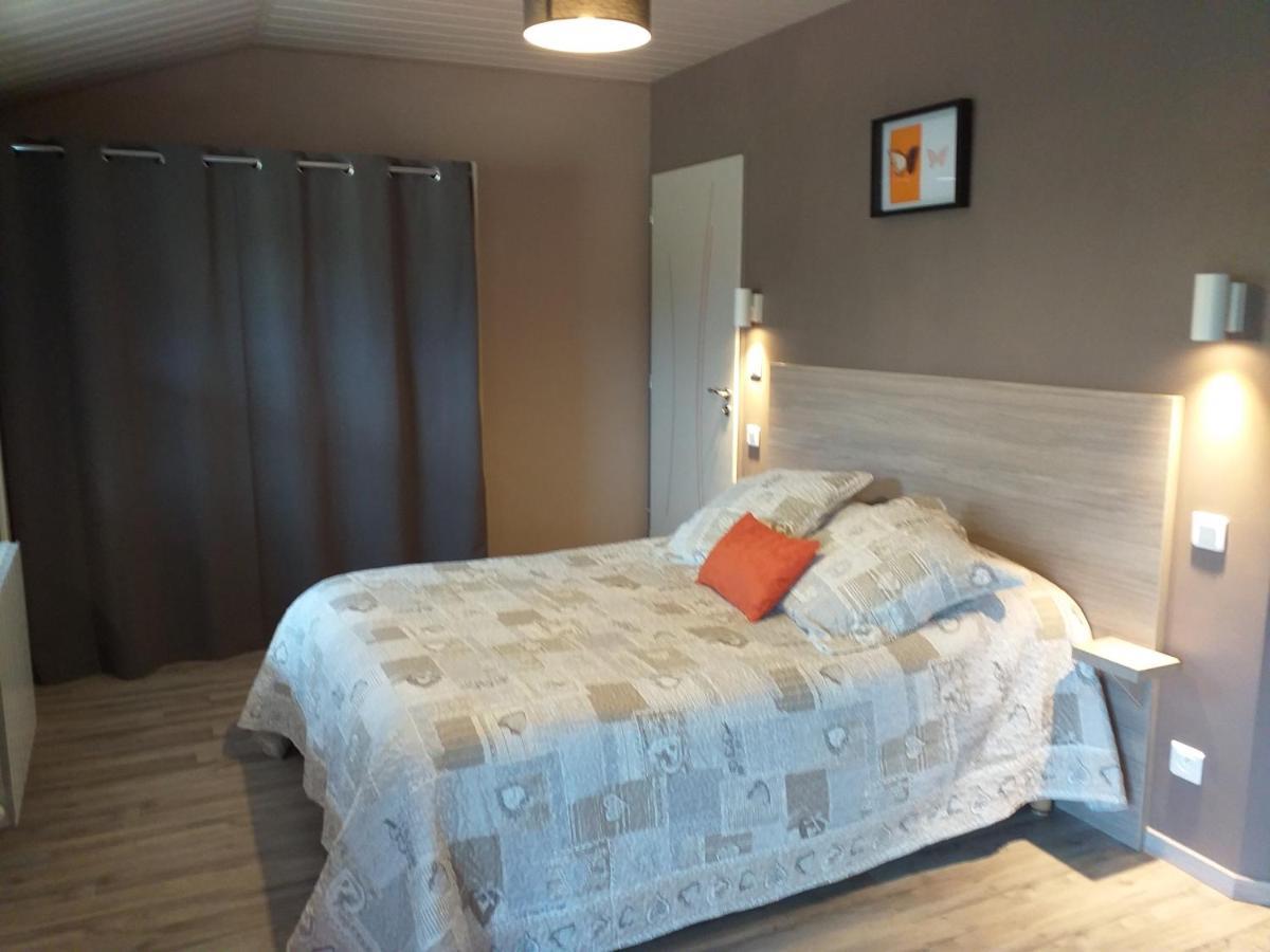 Au Petit Bonheur Bed and Breakfast Saint-Martin-du-Frene Buitenkant foto