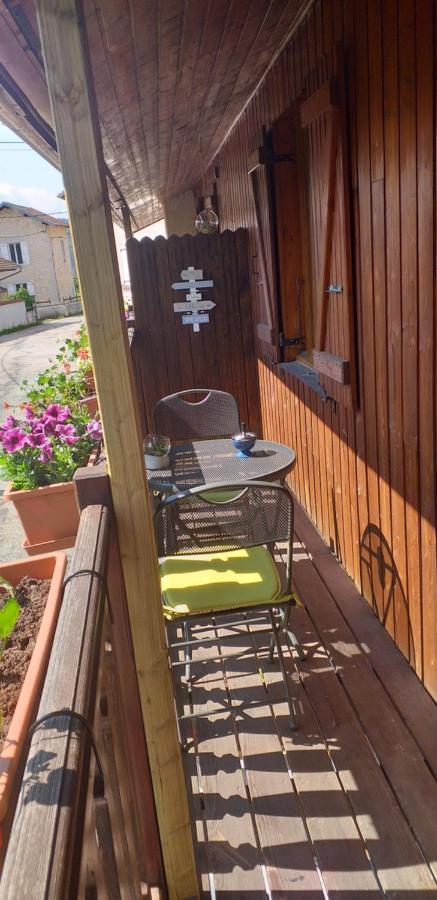 Au Petit Bonheur Bed and Breakfast Saint-Martin-du-Frene Buitenkant foto