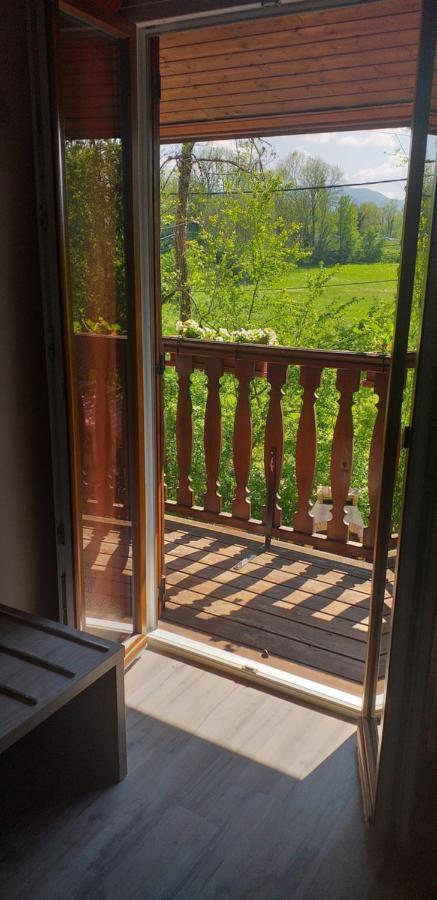 Au Petit Bonheur Bed and Breakfast Saint-Martin-du-Frene Buitenkant foto
