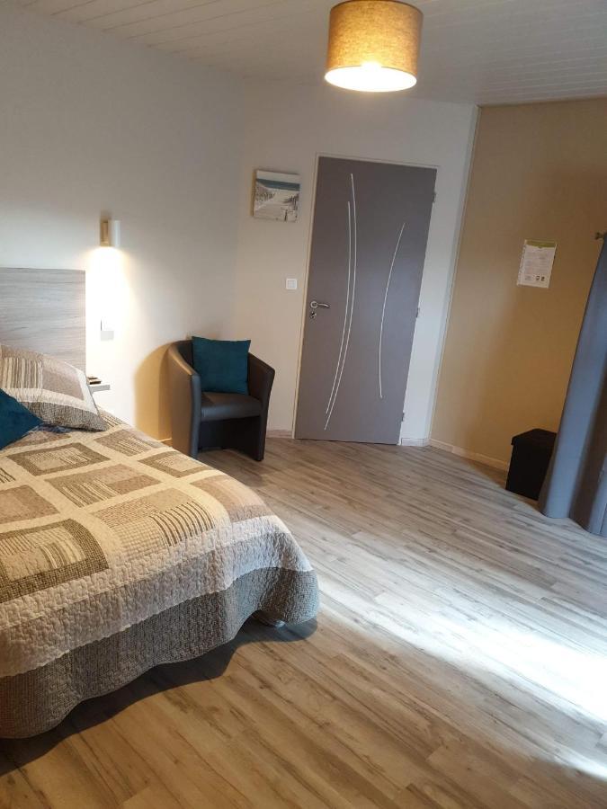 Au Petit Bonheur Bed and Breakfast Saint-Martin-du-Frene Buitenkant foto